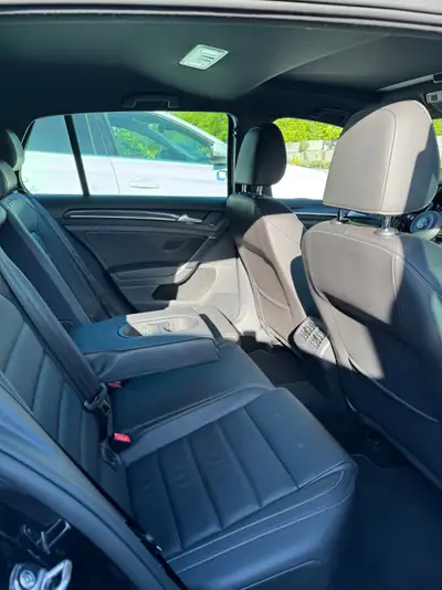 VW Golf 2.0 TSI R DSG 4Motion — Performance sportive et polyvalence tous terrains — Thumbnail 9