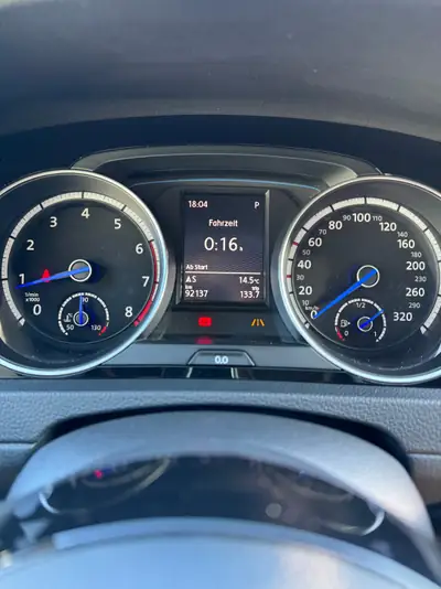VW Golf 2.0 TSI R DSG 4Motion — Performance sportive et polyvalence tous terrains — Thumbnail 7
