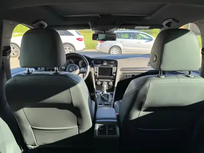 VW Golf 2.0 TSI R DSG 4Motion — Performance sportive et polyvalence tous terrains — Thumbnail 11