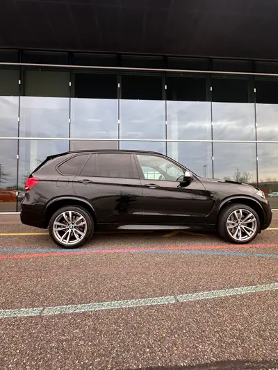 BMW X5 M50d — SUV premium diesel, 381 ch et panoramique, kilométrage modéré — Seitenansicht