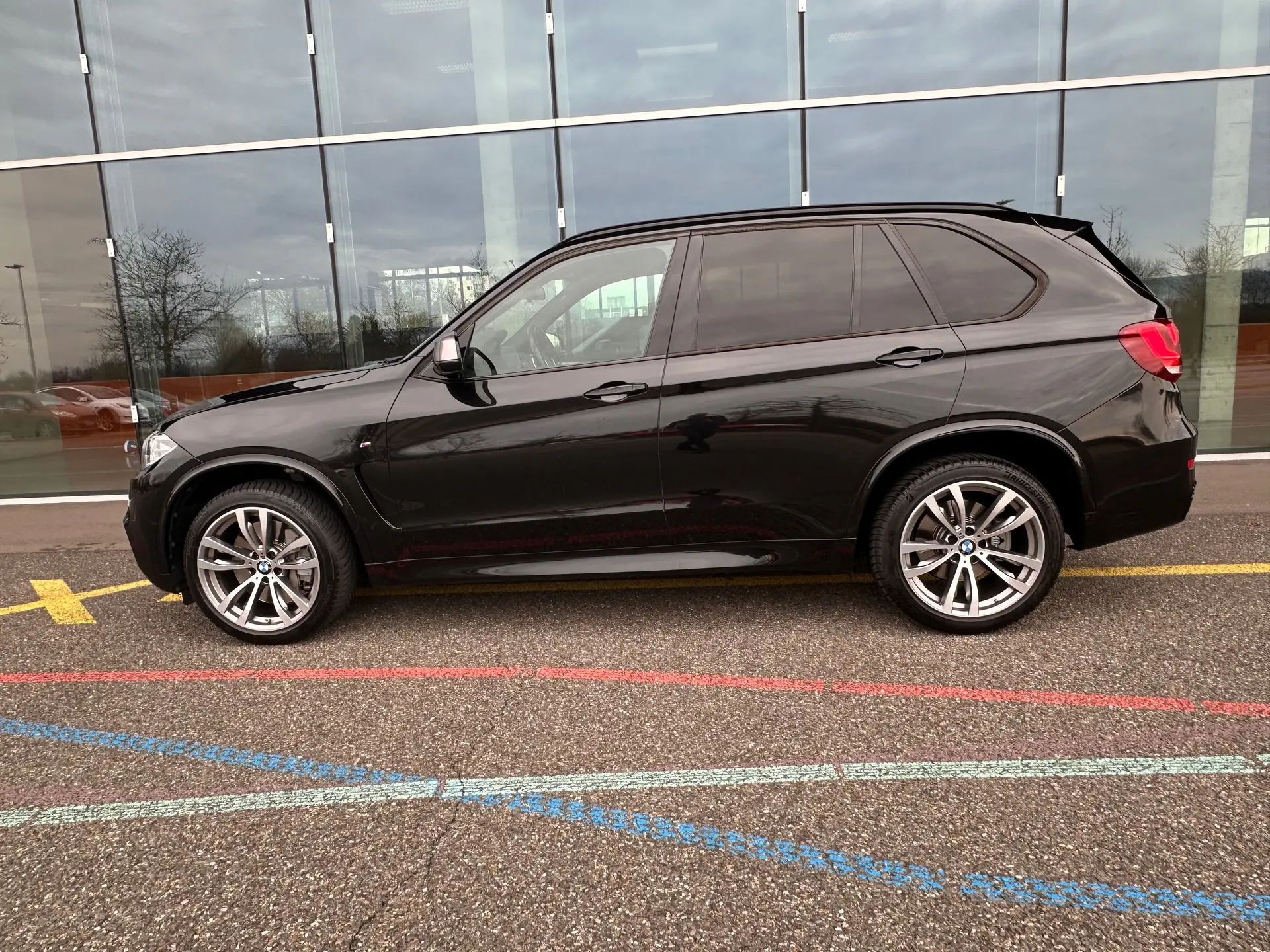 BMW X5 M50d — SUV premium diesel, 381 ch et panoramique, kilométrage modéré — Außenansicht