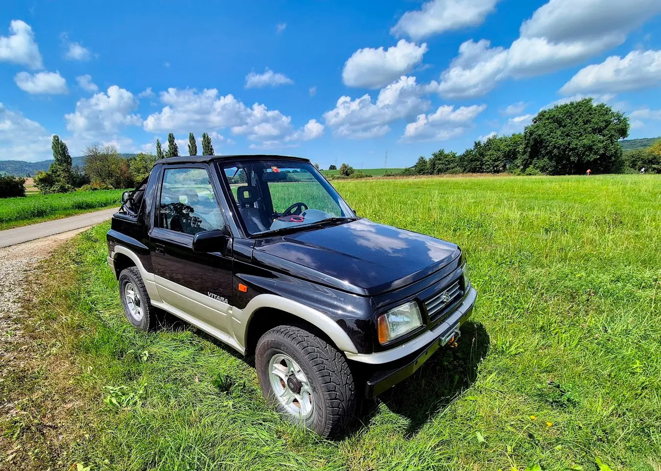 Suzuki Vitara 1.6 Cabriolet 1999 — Petit SUV découvrable, parfait pour l'été — Außenansicht