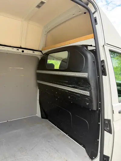 VW T6 2.0 TDI — Utilitaire spacieux, toit surélevé, équipement professionnel complet — Miniatur 13
