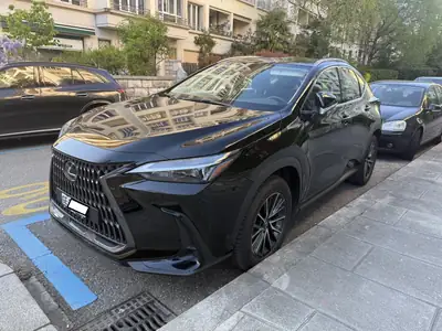 Lexus NX 350h Impression FWD — SUV Hybride Compact, État Impeccable, 19'900 km — côté