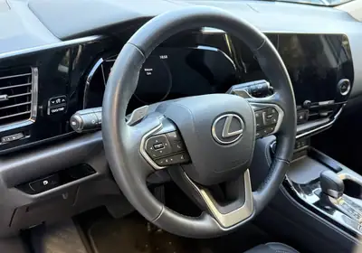 Lexus NX 350h Impression FWD — SUV Hybride Compact, État Impeccable, 19'900 km — détail