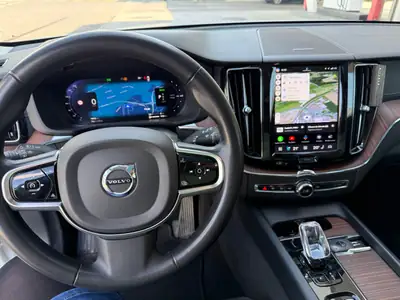 Volvo XC60 2.0 T8 TE Ultimate Dark eAWD — Hybride rechargeable premium, 75'000 km seulement — tableau de bord