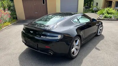 Aston Martin V8 Vantage 4.7 Sportshift — Coupé British de prestige, 425 ch purs — Innenraum