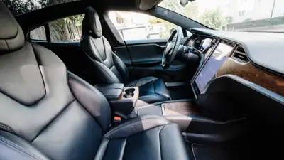 Tesla Model S Long Range Raven 2020 — Berline électrique haute performance, 123'000 km — détail