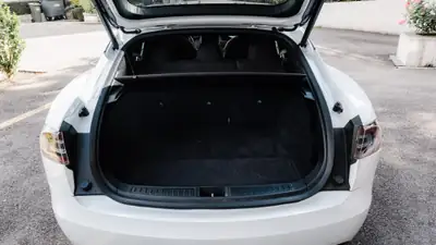 Tesla Model S Long Range Raven 2020 — Berline électrique haute performance, 123'000 km — intérieur