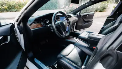 Tesla Model S Long Range Raven 2020 — Berline électrique haute performance, 123'000 km — tableau de bord