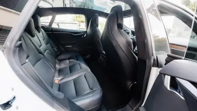 Tesla Model S Long Range Raven 2020 — Berline électrique haute performance, 123'000 km — Miniature 7