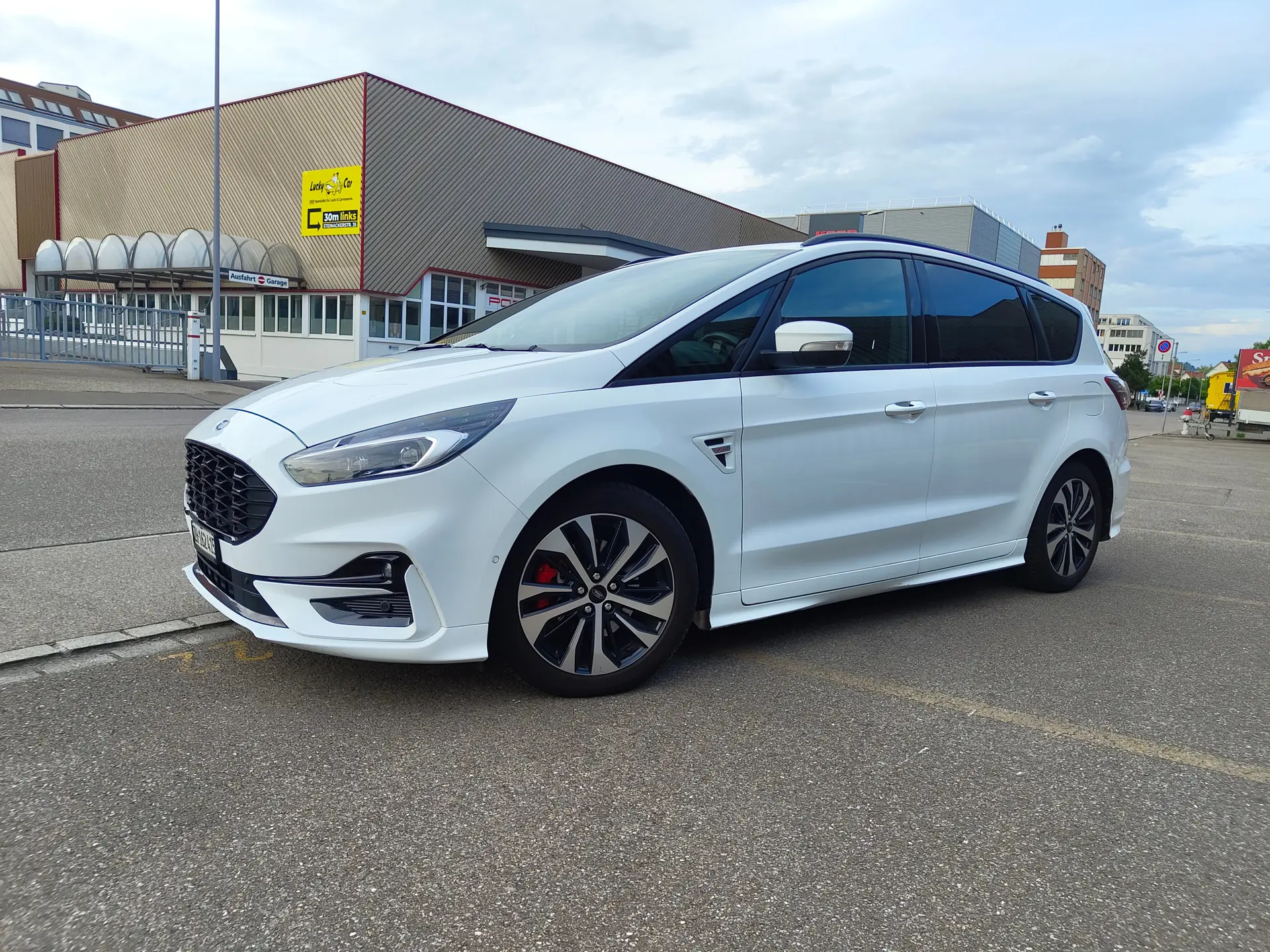 Ford S-MAX 2.0 TDCi 190 ST-Line — Monospace premium, diesel efficace et spacieux — vue extérieure