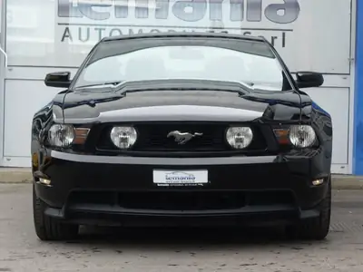Ford Mustang GT 5.0 Shelby — Muscle car légendaire, 417 ch et boîte manuelle — rear view