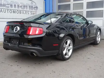 Ford Mustang GT 5.0 Shelby — Muscle car légendaire, 417 ch et boîte manuelle — interior