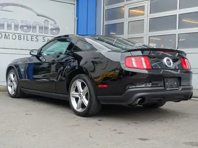 Ford Mustang GT 5.0 Shelby — Muscle car légendaire, 417 ch et boîte manuelle — dashboard