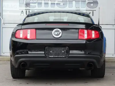 Ford Mustang GT 5.0 Shelby — Muscle car légendaire, 417 ch et boîte manuelle — detail