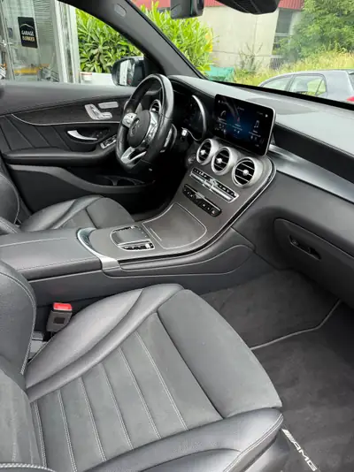 Mercedes-Benz GLC Coupé 220 d AMG Line — Diesel 4Matic, design coupé premium — interior