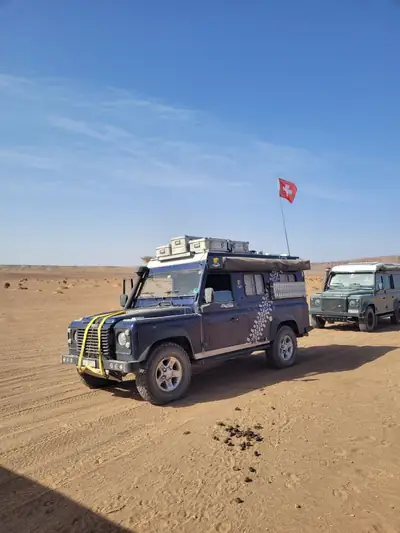 Land Rover Defender 2.5 TDi — Le mythe du tout-terrain robuste, diesel fiable — Außenansicht