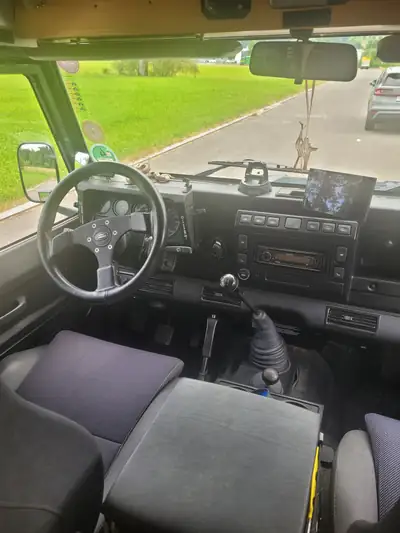 Land Rover Defender 2.5 TDi — Le mythe du tout-terrain robuste, diesel fiable — Detail