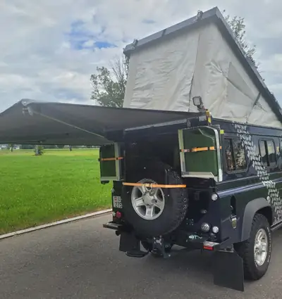 Land Rover Defender 2.5 TDi — Le mythe du tout-terrain robuste, diesel fiable — Innenraum