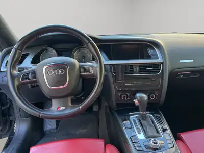 Audi S5 Coupé 4.2 V8 FSI — Coupé sport allemand, motorisation prestigieuse — Miniatur 11