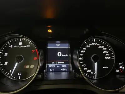 Audi S5 Coupé 4.2 V8 FSI — Coupé sport allemand, motorisation prestigieuse — Miniatur 13