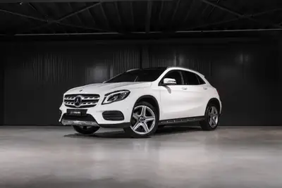 Mercedes-Benz GLA 220 AMG Line — SUV polyvalent, 4Matic, toit panoramique — exterior view