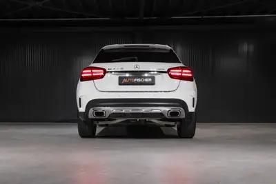 Mercedes-Benz GLA 220 AMG Line — SUV polyvalent, 4Matic, toit panoramique — detail