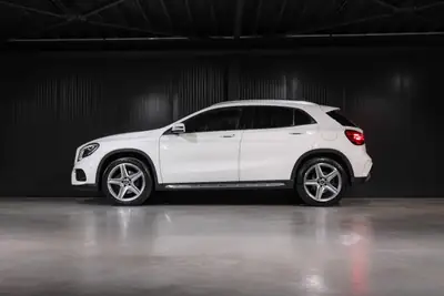 Mercedes-Benz GLA 220 AMG Line — SUV polyvalent, 4Matic, toit panoramique — Thumbnail 9