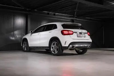 Mercedes-Benz GLA 220 AMG Line — SUV polyvalent, 4Matic, toit panoramique — Thumbnail 8