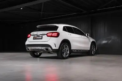 Mercedes-Benz GLA 220 AMG Line — SUV polyvalent, 4Matic, toit panoramique — Thumbnail 7