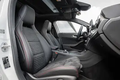 Mercedes-Benz GLA 220 AMG Line — SUV polyvalent, 4Matic, toit panoramique — Thumbnail 11