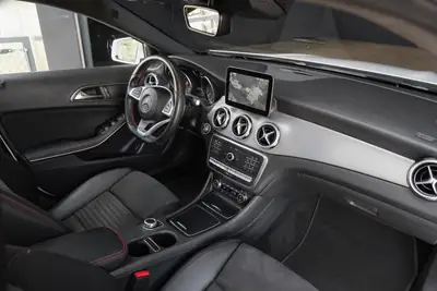 Mercedes-Benz GLA 220 AMG Line — SUV polyvalent, 4Matic, toit panoramique — Thumbnail 14