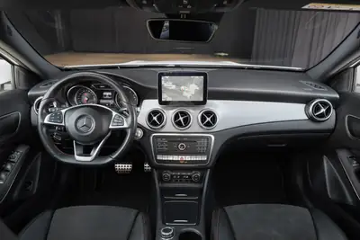 Mercedes-Benz GLA 220 AMG Line — SUV polyvalent, 4Matic, toit panoramique — Thumbnail 15