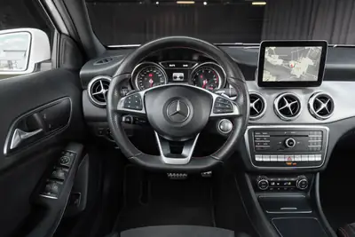 Mercedes-Benz GLA 220 AMG Line — SUV polyvalent, 4Matic, toit panoramique — Thumbnail 16