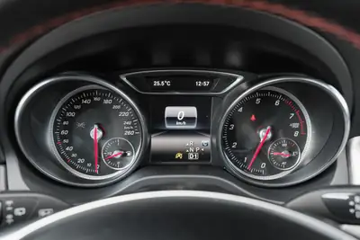 Mercedes-Benz GLA 220 AMG Line — SUV polyvalent, 4Matic, toit panoramique — Thumbnail 17