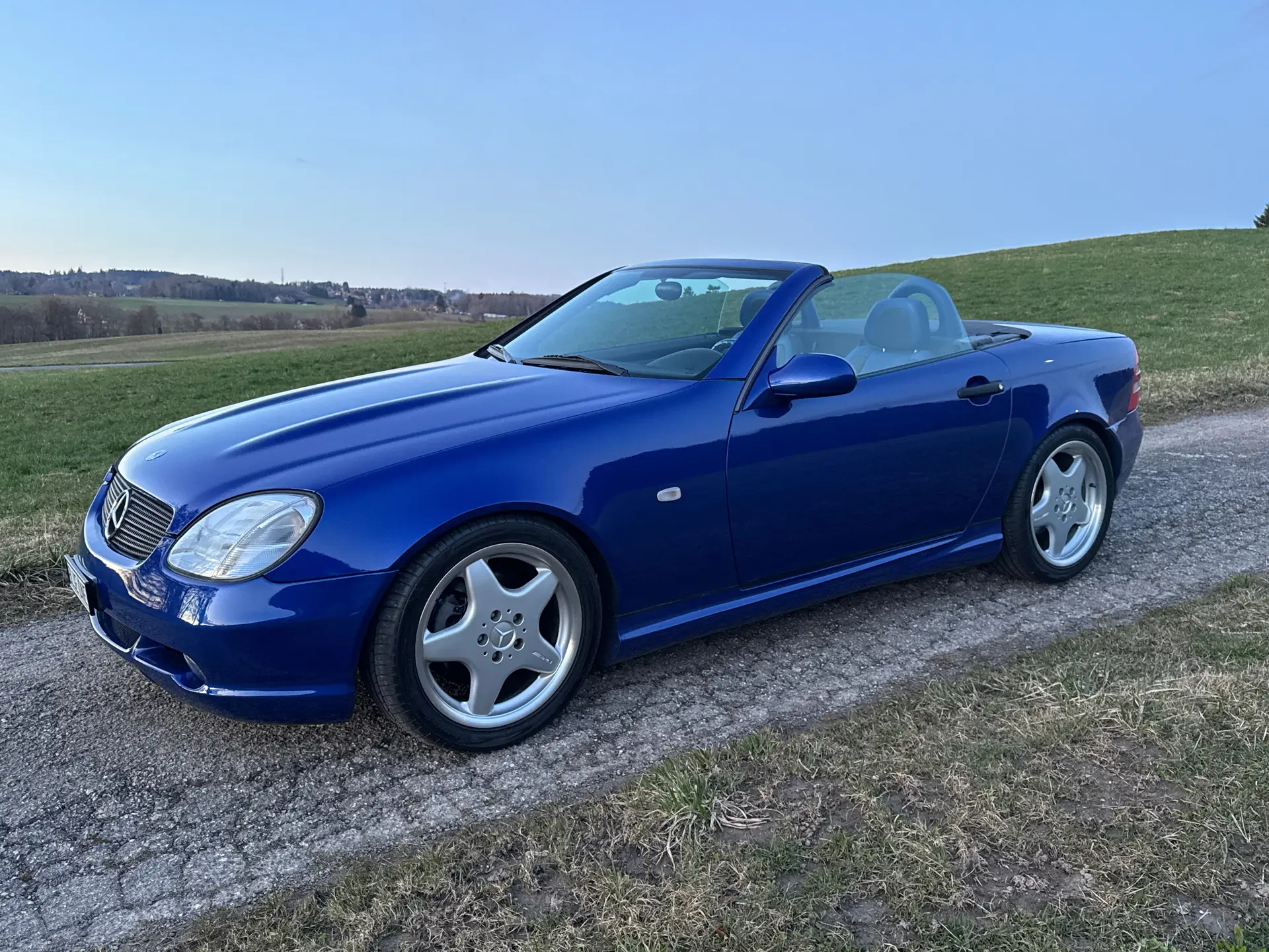 Mercedes-Benz SLK 230 Kompressor AMG & DESIGNO — Cabriolet sportif 193 ch, pack AMG complet — Außenansicht
