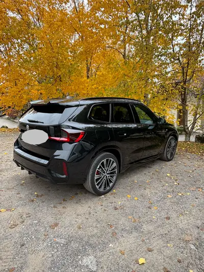 BMW X1 30e xDrive 2025 — SUV hybride rechargeable, 27'000 km, garantie constructeur 5 ans — arrière