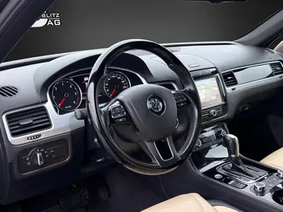 VW Touareg 3.0 TDI — SUV prestige diesel, entretien à jour et contrôle technique OK — Miniature 8