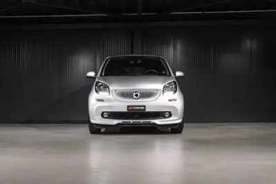 Smart Fortwo Cabriolet Urbanshadow — Petit roadster urbain automatique, 23'100 km — rear view