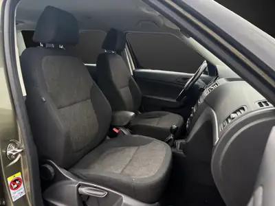 Skoda Yeti 2.0 TDI Active 4x4 — Robuste SUV compact diesel, première main — Thumbnail 9