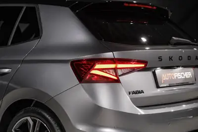 Skoda Fabia 1.5 TSI Monte Carlo — Citadine dynamique, garantie 5 ans, très faible kilométrage — Miniatura 26