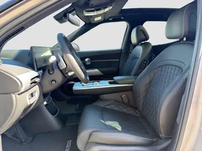 Genesis GV60 77.4 kWh Sport AWD — Coupé électrique premium, 50 km seulement — Miniature 9