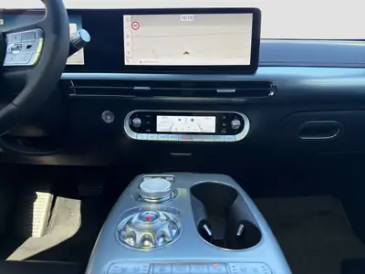 Genesis GV60 77.4 kWh Sport AWD — Coupé électrique premium, 50 km seulement — Miniature 12