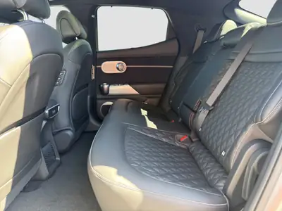 Genesis GV60 77.4 kWh Sport AWD — Coupé électrique premium, 50 km seulement — Miniature 10
