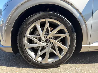 Genesis GV60 77.4 kWh Sport AWD — Coupé électrique premium, 50 km seulement — Miniature 15