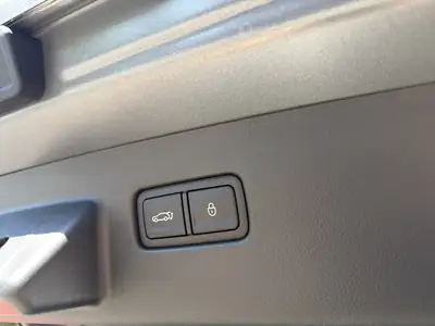 Genesis GV60 77.4 kWh Sport AWD — Coupé électrique premium, 50 km seulement — Miniature 16