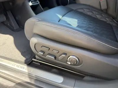 Genesis GV60 77.4 kWh Sport AWD — Coupé électrique premium, 50 km seulement — Miniature 18
