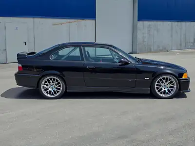 BMW 328i Coupé 1996 — Sportive rétro à moteur essence, 193 ch dynamiques — Seitenansicht