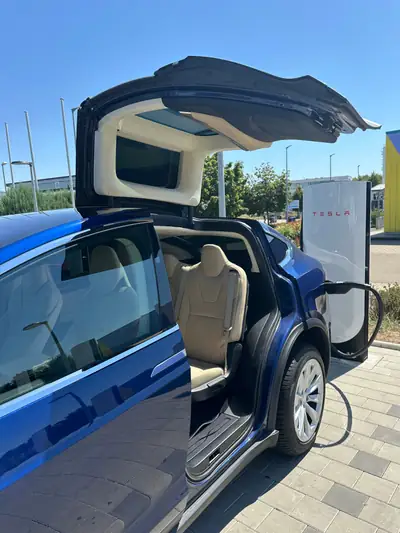 Tesla Model X P100D — SUV électrique haute performance, 50 000 km, Supercharging gratuit — Seitenansicht